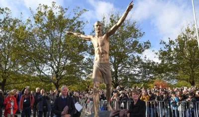 Estatua de Zlatan Ibrahimovic, en la ciudad sueca de Malmo.  