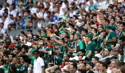 Hinchas de la Selección México, en las gradas. 