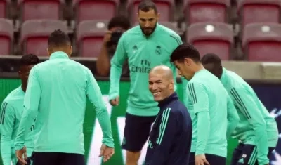 Zinedine Zidane durante un entrenamiento del Real Madrid. 