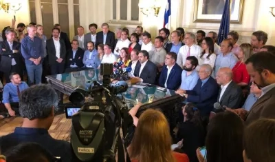 Gobierno y oposición chilena acuerdan plebiscito