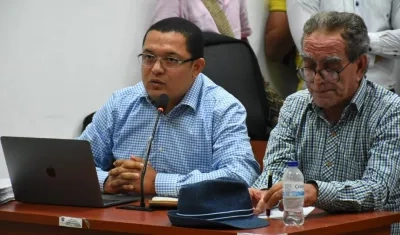 Abogados Bladimir Cuadros y Noé Gómez Martínez, durante la audiencia.
