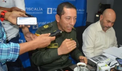 En la foto, coronel Gustavo Berdugo y el Director de seccional de Fiscalía, Vicente Guzmán.