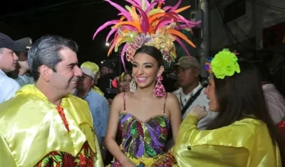 El Alcalde Alejandro Char (derecha), la Reina del Carnaval 2019 (centro) y la gestora social Katia Nule.