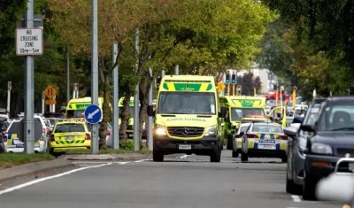 Policía de Nueva Zelanda en operativo tras el atentado terrorista.