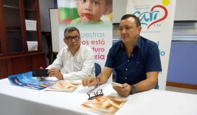 Miguel Bernal, Director de Talento y Desarrollo y Responsabilidad Social de la Fundación Cardioinfantil; y Rafael Tejera, jefe de Grupo Funcional de Consulta Externa del Hospital Cari.