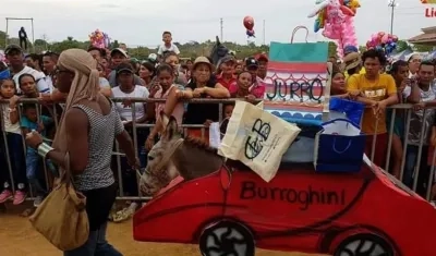 El ‘Burroghini’ en el Festival del Burro.
