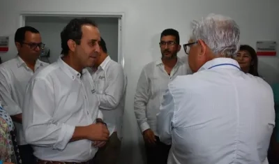 El Superintendente de Salud, Fernando Aristizabal visitando el Hospital Juan Domínguez Romero.