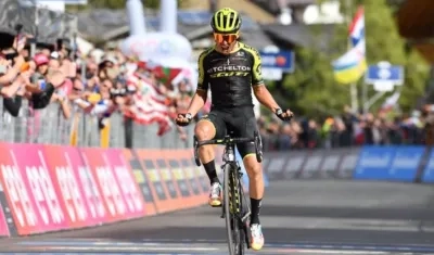 Ciclista colombiano Esteban Chaves ganó en solitario la etapa 19 del Giro de Italia.