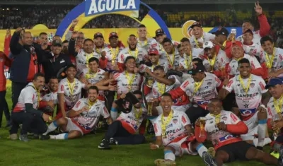 La celebración del equipo en Bogotá.