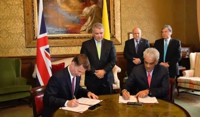La alianza fue sellada por el Ministro de Ambiente y Desarrollo Sostenible de Colombia, Ricardo Lozano, y el Ministro de Relaciones Exteriores del Reino Unido, Jeremy Hunt.