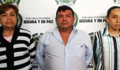 En la foto los tres implicados en el hecho. A la derecha, la jueza de Ataco, Tolima, Lilia Ospina.