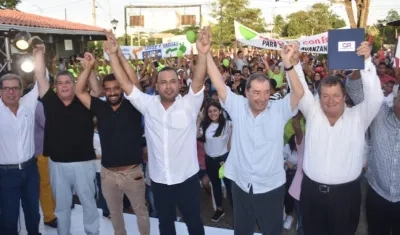 Dirigentes de Cambio Radical respaldando al candidato José Vargas.