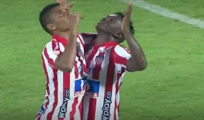 Edwuin Cetré celebrando el segundo gol de los 'tiburones' ante Atlético Bucaramanga.