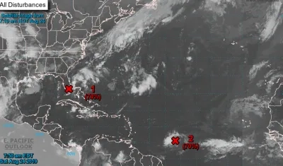  El NHC enviará un avión "caza-huracanes" en las próximas horas para analizar mejor esta zona de bajas presiones, sobre la que pide que se siga con atención en las citadas áreas.
