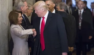  Nancy Pelosi en una foto con el Presidente Donald Trump.