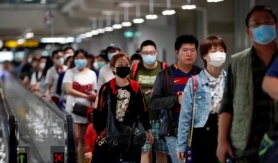 Ciudadanos chinos en aeropuertos.