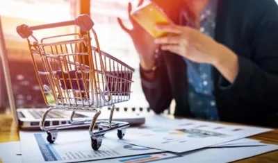 Las compras realizadas con tarjeta a través de comercio electrónico aumentaron 30% respecto a las ventas realizadas el 3 de julio de 2020.