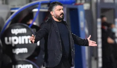 Gennaro Gatusso, técnico del Nápoles. 