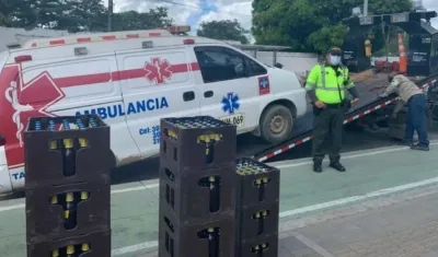 La ambulancia que sorprendieron transportando canastas de cerveza. 