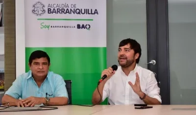 El secretario Rafael Lafont y el Alcalde Jaime Pumarejo.