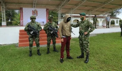 Uno de los guerrilleros que se entregó.