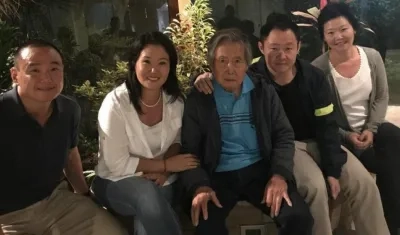 Alberto Fujimori y sus hijos.