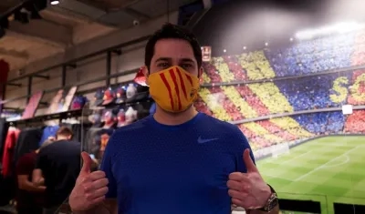  El FC Barcelona ha empezado a comercializar sus primeras mascarillas protectoras, que estarán disponibles en tres modelos diferentes de diseño exclusivo, a partir de este lunes.