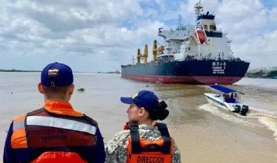 Dimar monitorea el calado del canal de acceso al Puerto de Barranquilla.