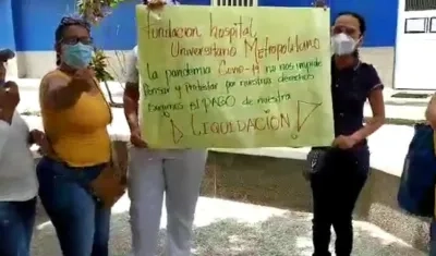 Protesta frente al Hospital Metropolitano.
