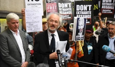 John Shipton, padre de Julian Assange.