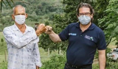 Ministro de Agricultura; Rodolfo Zea, y un productor colombiano.