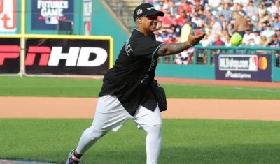 Daddy Yankee durante un partido de béisbol. 