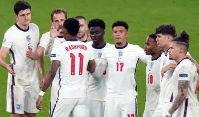 Jugadores de Inglaterra durante la final. 