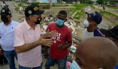 Alcalde de Cartagena, William Dau, en un recorrido que evidencia fallas en recolección de basuras.