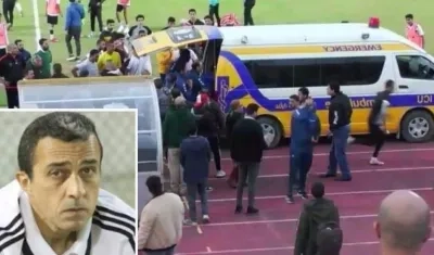 Momentos en que sacan al técnico Adham El Selhadar del estadio en ambulancia.