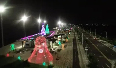 Iluminación navideña en el Gran Malecón del Río.