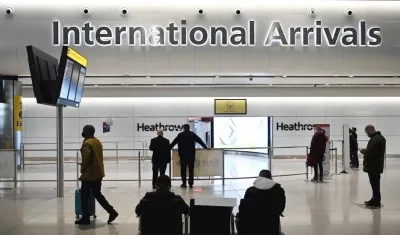 Viajeros en una terminal del aeropuerto de Heathrow, en Londres. 