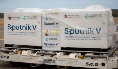 Vista hoy de las cajas con las primeras vacunas Sputnik V en el Aeropuerto Internacional de Maiquetía (Venezuela). 