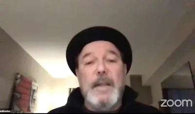 Rubén Blades durate el Facebook Live con sus seguidores.