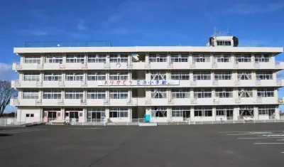 Exterior del colegio de Arahama, en Sendai que sirvió de refugio para salvar a 320 alumnos durante el tsunami que barrió el noreste de Japón en 2011.