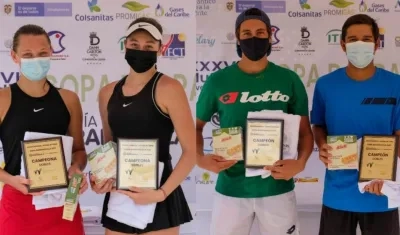 Las duplas campeonas de Johanne Svendsen y Lucija Ciric Bagaric y Gonzalo Bueno y Álvaro Guillén.