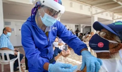 La peor vacuna es la que no se pone. Barranquilla sigue vacunando para frenar la alta tasa de contagio.