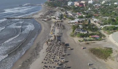 Playas del Atlántico vacías por el cierre