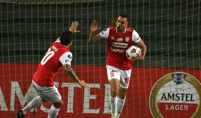 Daniel Giraldo celebra un gol. 