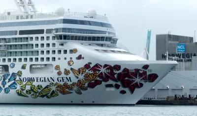 Vista de la decoración de estribor del crucero Norwegian Gem, de la compañía Norwegian Cruise. 