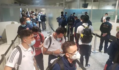 Jugadores colombianos arribando a Brasil.