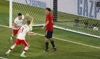 Robert Lewandowski celebra el gol del empate ante España. 