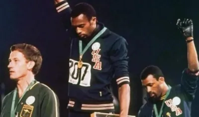 Atletas afroamericanos de Estados Unidos se manifestaron contra el racismo en 1968. 