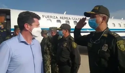 Ministro de Defensa a su llegada la base aérea Cacom 3, en Malambo. 