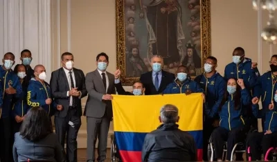 Delegación De Colombia a los Juegos Paralímpicos recibe la bandera.